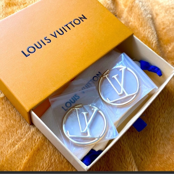 Lv earrings - Picture 2 of 3
